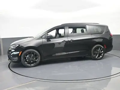 2026 Chrysler Pacifica Select photo 2
