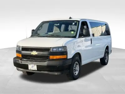 2022 Chevrolet Express LS 2500 photo 3