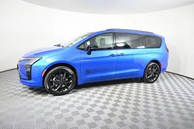 2027 Chrysler Pacifica Select AWD photo 2