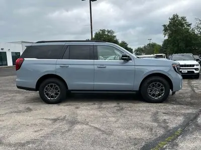 2027 Ford Expedition Active 4x4 photo 2