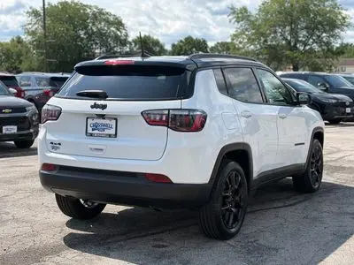 2024 Jeep Compass Latitude 4X4 photo 3
