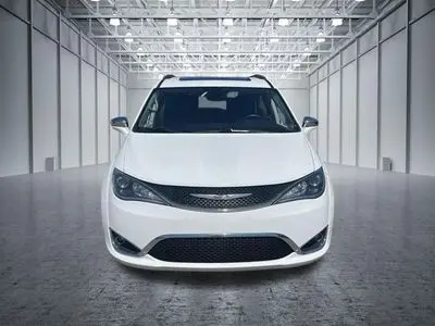 2019 Chrysler Pacifica Limited photo 2
