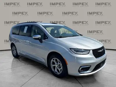 2023 Chrysler Pacifica Limited photo 4