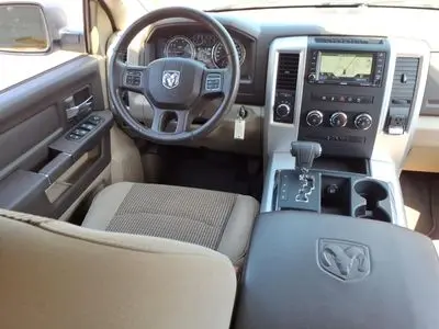 2012 RAM 1500 SLT 4x4 Crew Cab photo 5
