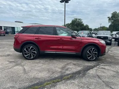 2023 Lincoln Corsair Reserve AWD photo 2