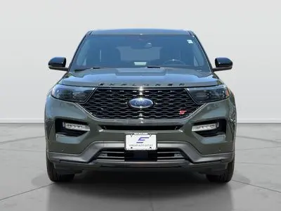 2022 Ford Explorer ST 4WD photo 2