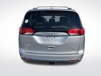 2017 Chrysler Pacifica Limited photo 4