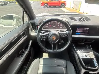 2024 Porsche Cayenne S photo 3