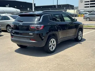 2025 Jeep Compass Latitude 4X4 photo 3