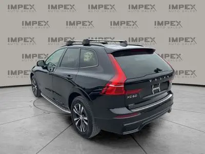 2024 Volvo XC60 B5 Core Dark Theme AWD photo 3