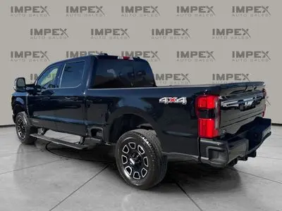 2025 Ford F-250 Platinum 4WD Crew Cab 8' Box photo 3