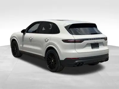 2023 Porsche Cayenne Platinum Edition photo 5
