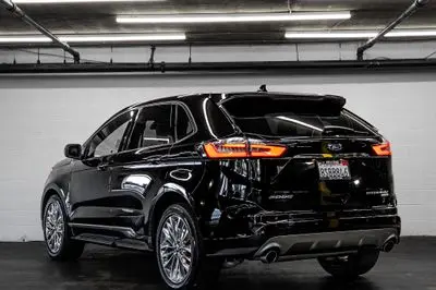 2020 Ford Edge Titanium photo 3