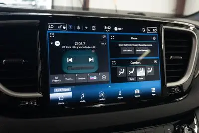 2025 Chrysler Pacifica Select photo 4