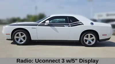 2017 Dodge Challenger SXT photo 2