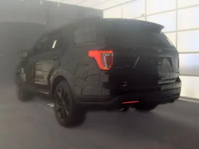 2018 Ford Explorer XLT FWD photo 2
