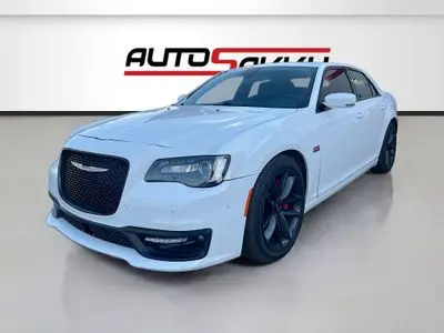 2023 Chrysler 300 C photo 3