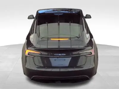 2025 Tesla Model 3 Long Range photo 5