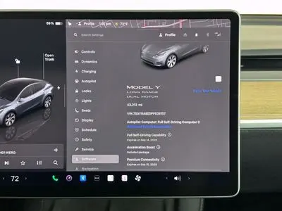 2023 Tesla Model Y Long Range Dual Motor All-Wheel Drive photo 3