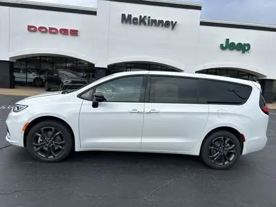 2026 Chrysler Pacifica Select AWD photo 2
