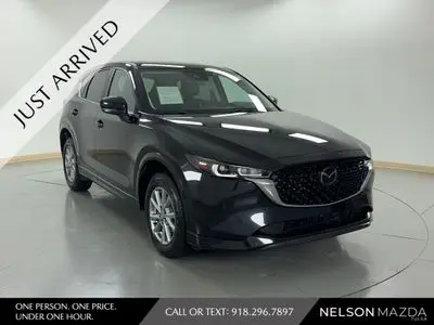 2025 Mazda CX-5 S Preferred package Auto AWD photo 4