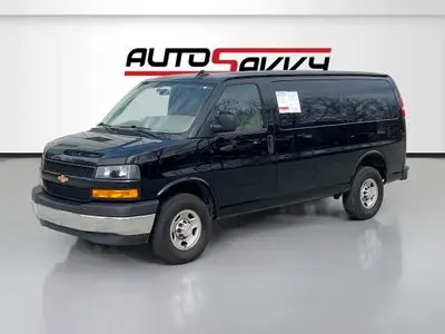2024 Chevrolet Express 2500 Work Van HD photo 3