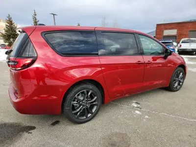 2026 Chrysler Pacifica Select AWD photo 5
