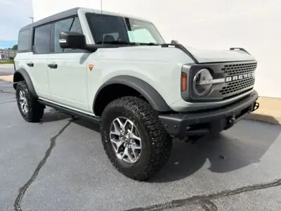 2024 Ford Bronco Badlands 4x4 photo 2