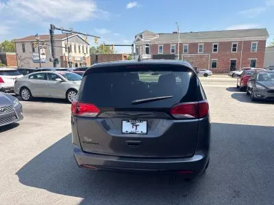 2020 Chrysler Pacifica Touring photo 4