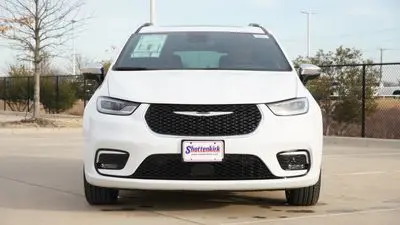 2026 Chrysler Pacifica Pinnacle photo 2