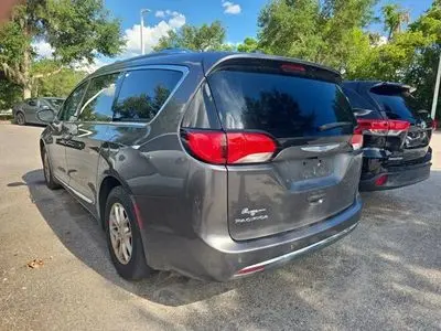 2020 Chrysler Pacifica Touring L photo 3