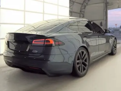 2022 Tesla Model S Plaid photo 2