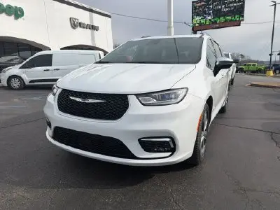 2026 Chrysler Pacifica Pinnacle photo 5