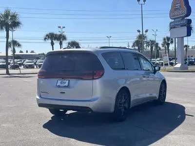 2026 Chrysler Pacifica Select photo 5