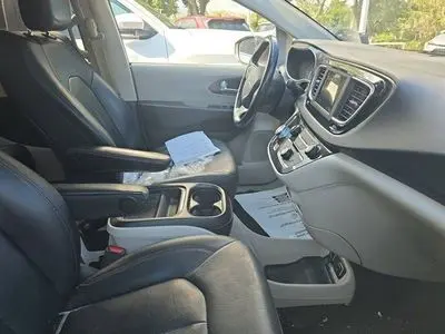2020 Chrysler Pacifica Touring L photo 5