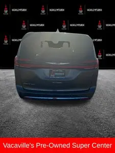 2023 Chrysler Pacifica Touring L photo 5