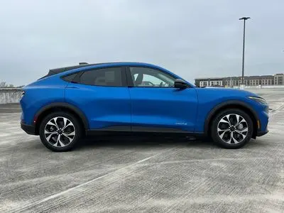 2026 Ford Mustang-Mach-e Select photo 3