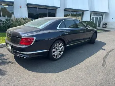 2023 Bentley Flying Spur V8 Mulliner photo 2