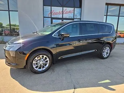 2027 Chrysler Pacifica Select AWD photo 3
