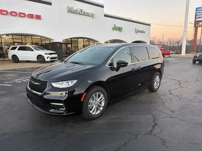2026 Chrysler Pacifica Select photo 3