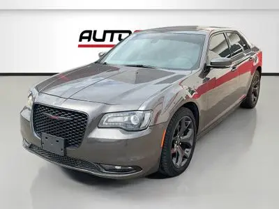 2023 Chrysler 300 S photo 3