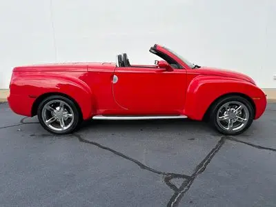 2004 Chevrolet SSR LS photo 4