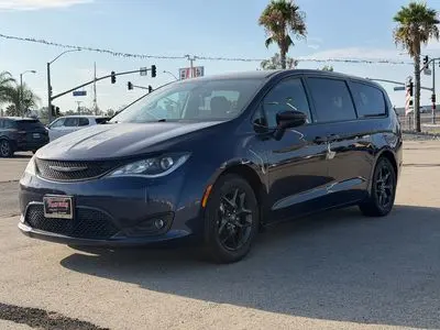 2019 Chrysler Pacifica Touring Plus photo 4