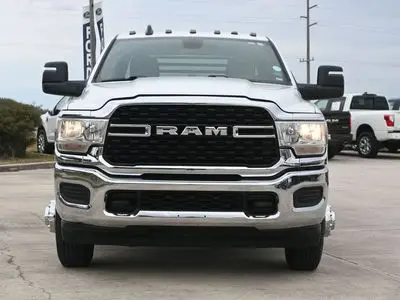 2024 RAM 3500 SLT 4X4 Crew Cab photo 3