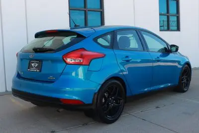 2015 Ford Focus SE Hatchback 4D photo 5