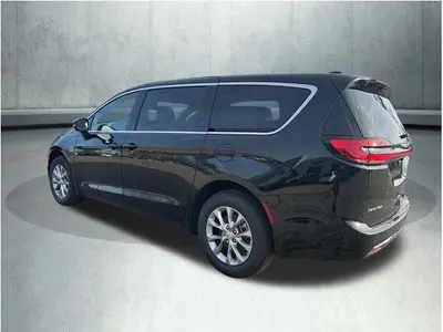 2026 Chrysler Pacifica Limited AWD photo 3