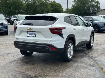2025 Chevrolet Trax LS photo 3