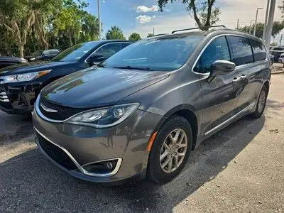 2020 Chrysler Pacifica Touring L photo 4