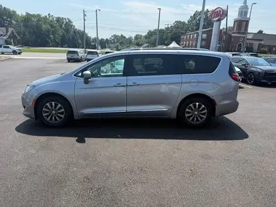 2019 Chrysler Pacifica Touring L Plus photo 5