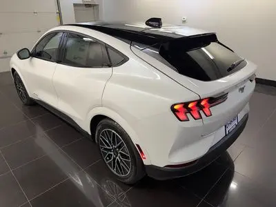 2026 Ford Mustang-Mach-e Premium photo 4